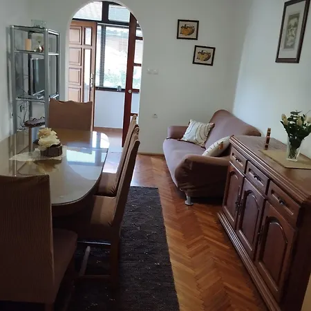 Zara & Duje Apartment *